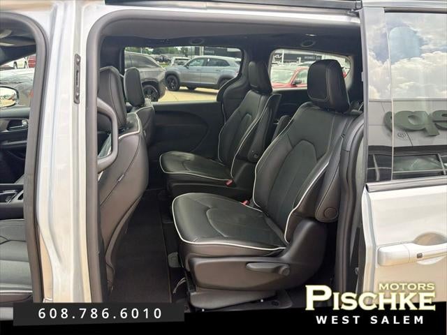2024 Chrysler Pacifica Hybrid Premium S Appearance Pkg