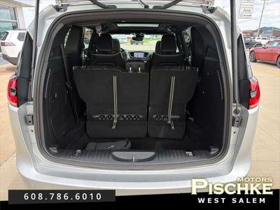 2024 Chrysler Pacifica Hybrid Premium S Appearance Pkg