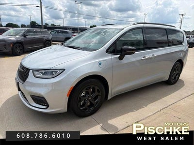 2024 Chrysler Pacifica Hybrid Premium S Appearance Pkg