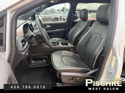 2024 Chrysler Pacifica Hybrid Premium S Appearance Pkg