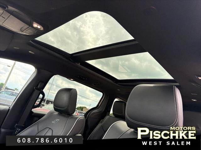 2024 Chrysler Pacifica Hybrid Premium S Appearance Pkg