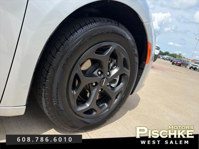 2024 Chrysler Pacifica Hybrid Premium S Appearance Pkg