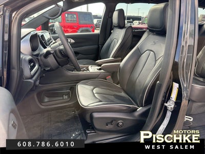 2025 Chrysler Pacifica Limited AWD