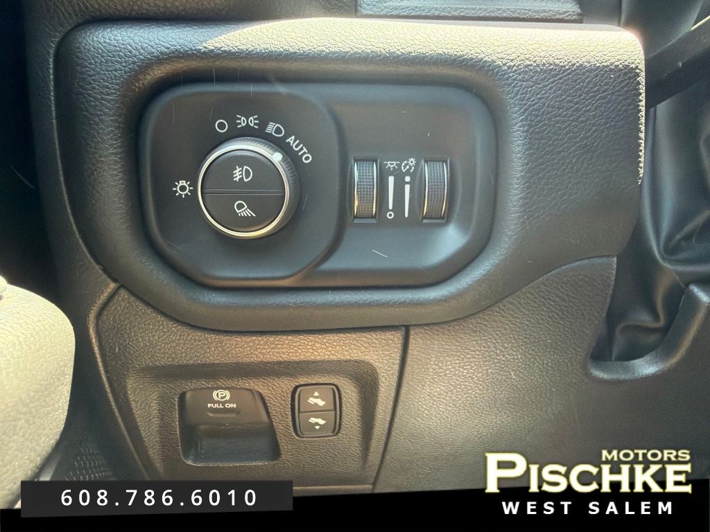 2025 RAM 1500 Big Horn Crew Cab 4x4 5'7' Box