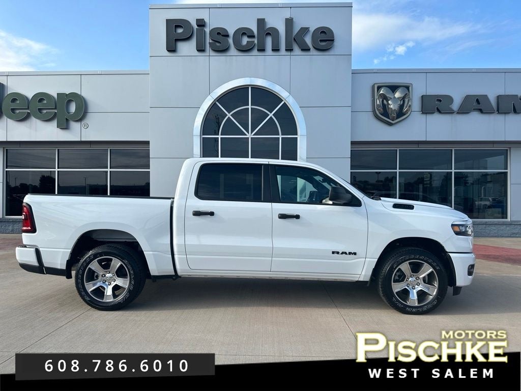2026 RAM Ram 1500 Express Crew Cab 4x4 5'7' Box