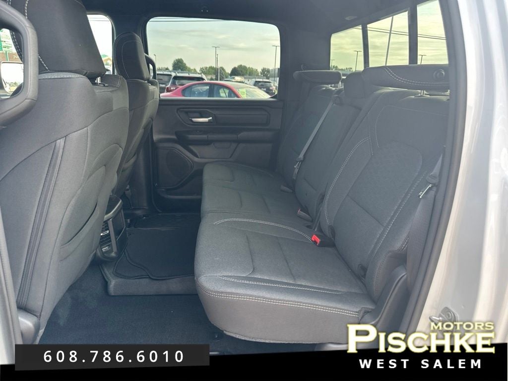 2026 RAM Ram 1500 Express Crew Cab 4x4 5'7' Box