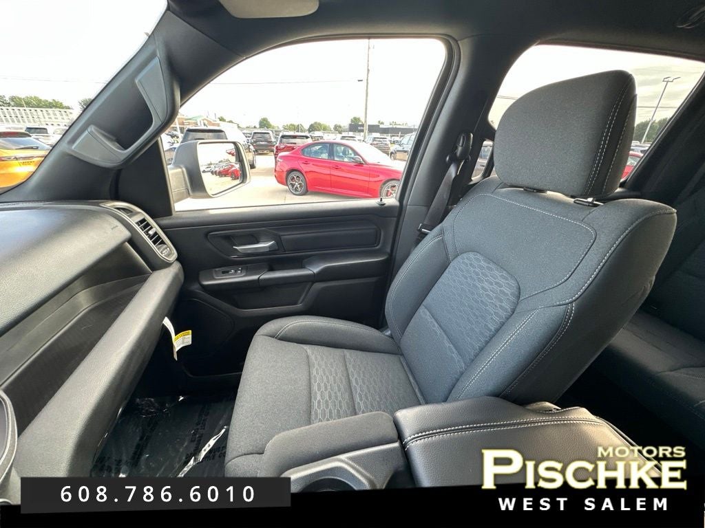 2026 RAM Ram 1500 Express Crew Cab 4x4 5'7' Box