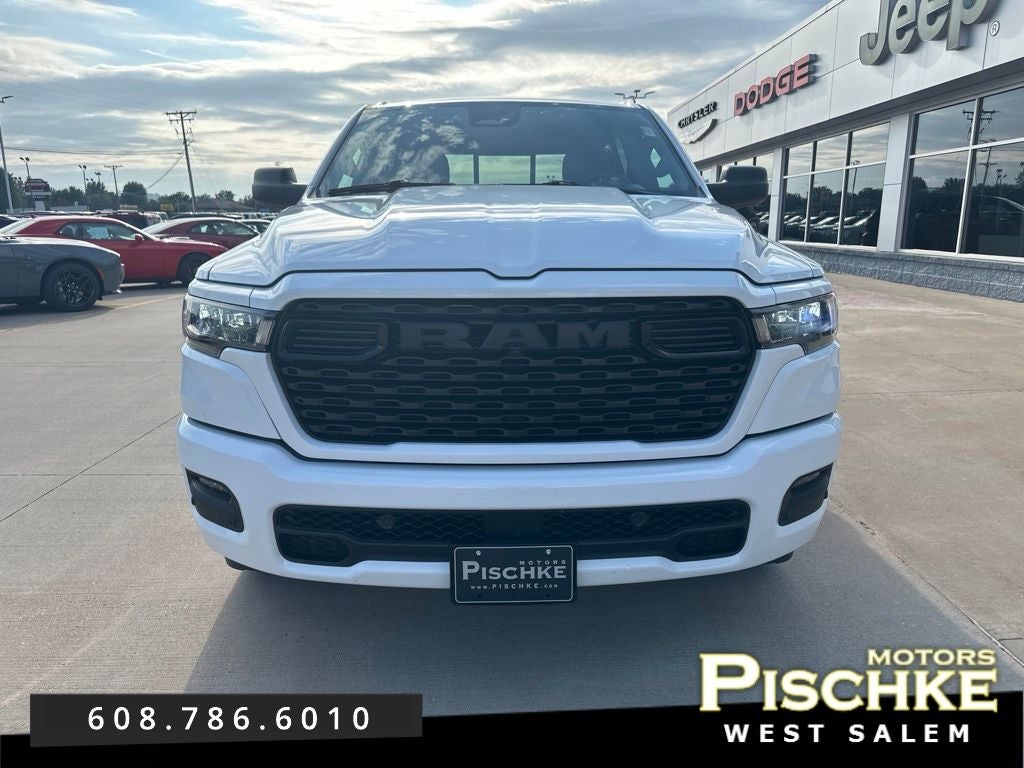 2026 RAM Ram 1500 Express Crew Cab 4x4 5'7' Box