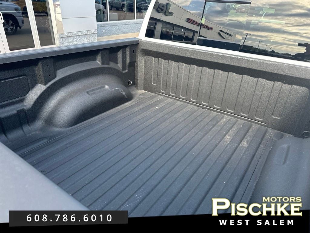 2026 RAM Ram 1500 Express Crew Cab 4x4 5'7' Box