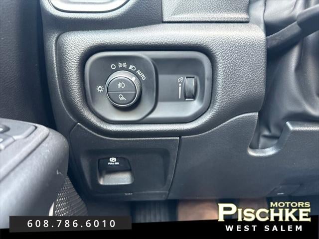 2026 RAM Ram 1500 Express Crew Cab 4x4 5'7' Box